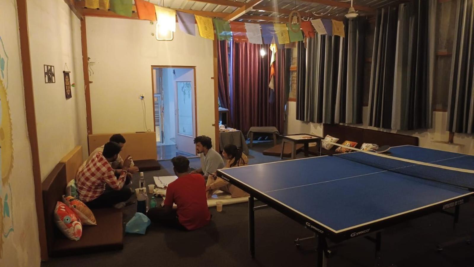 Olt Hostel Rishīkesh Buitenkant foto